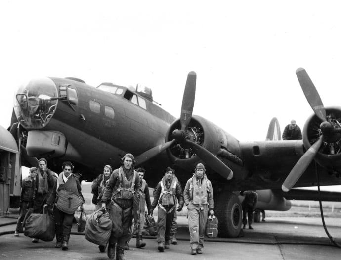 Image [A 381st Bomb Group Boeing B-17G Flying Fortress crew returns to England following a bombing raid to Frankfurt, Germany on February 4, 1944.][via americanwarrior.com]