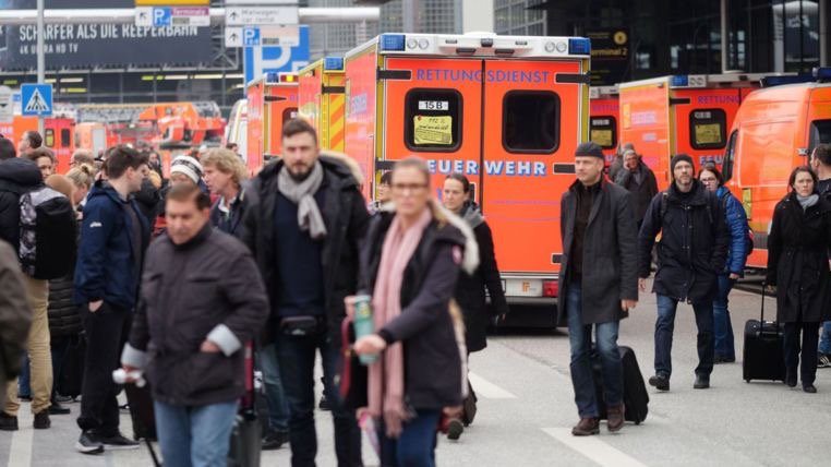 Image Hamburg Airport evacuation 