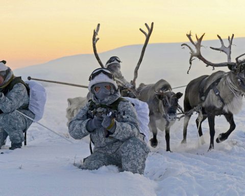 Image Russia's New Arctic Military Bases [Lima Charlie News][Image: ITAR-TASS Photo Agency]