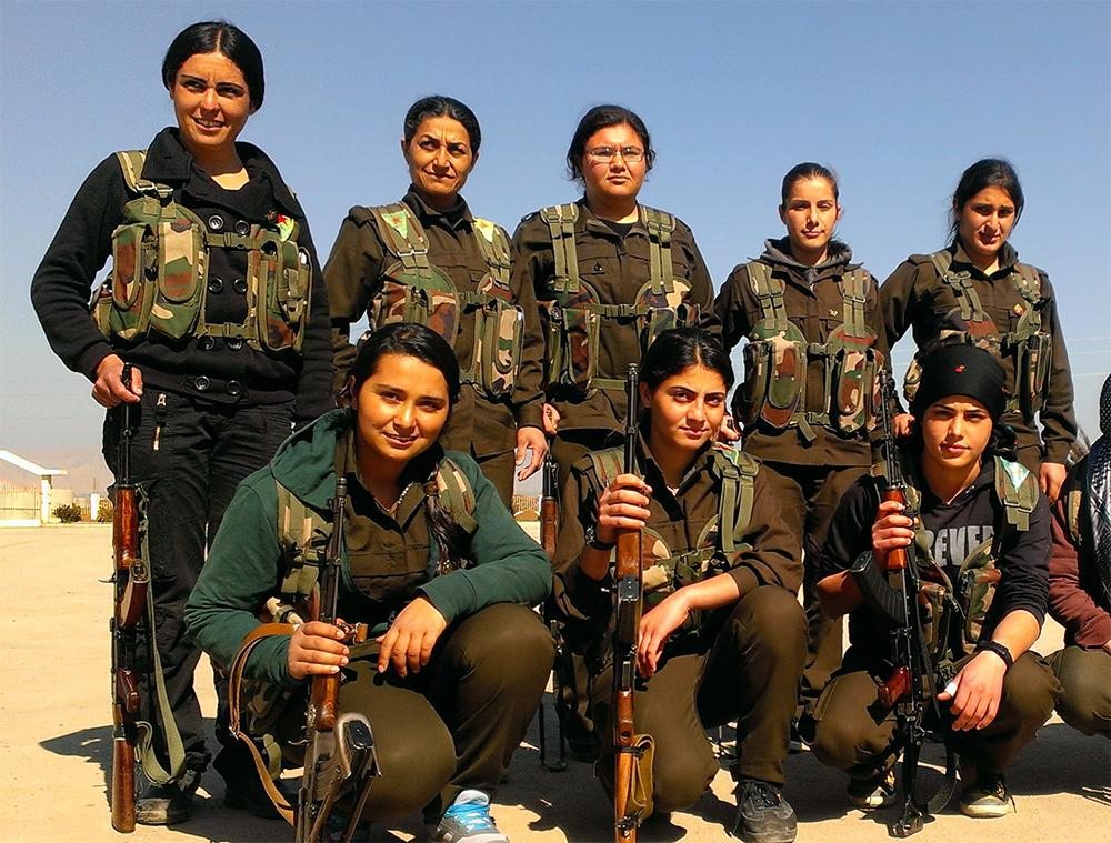 Image Kurdish female fighters