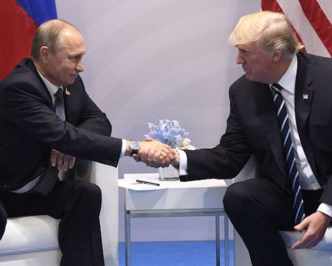 Image Putin Trump first meeting by the issues