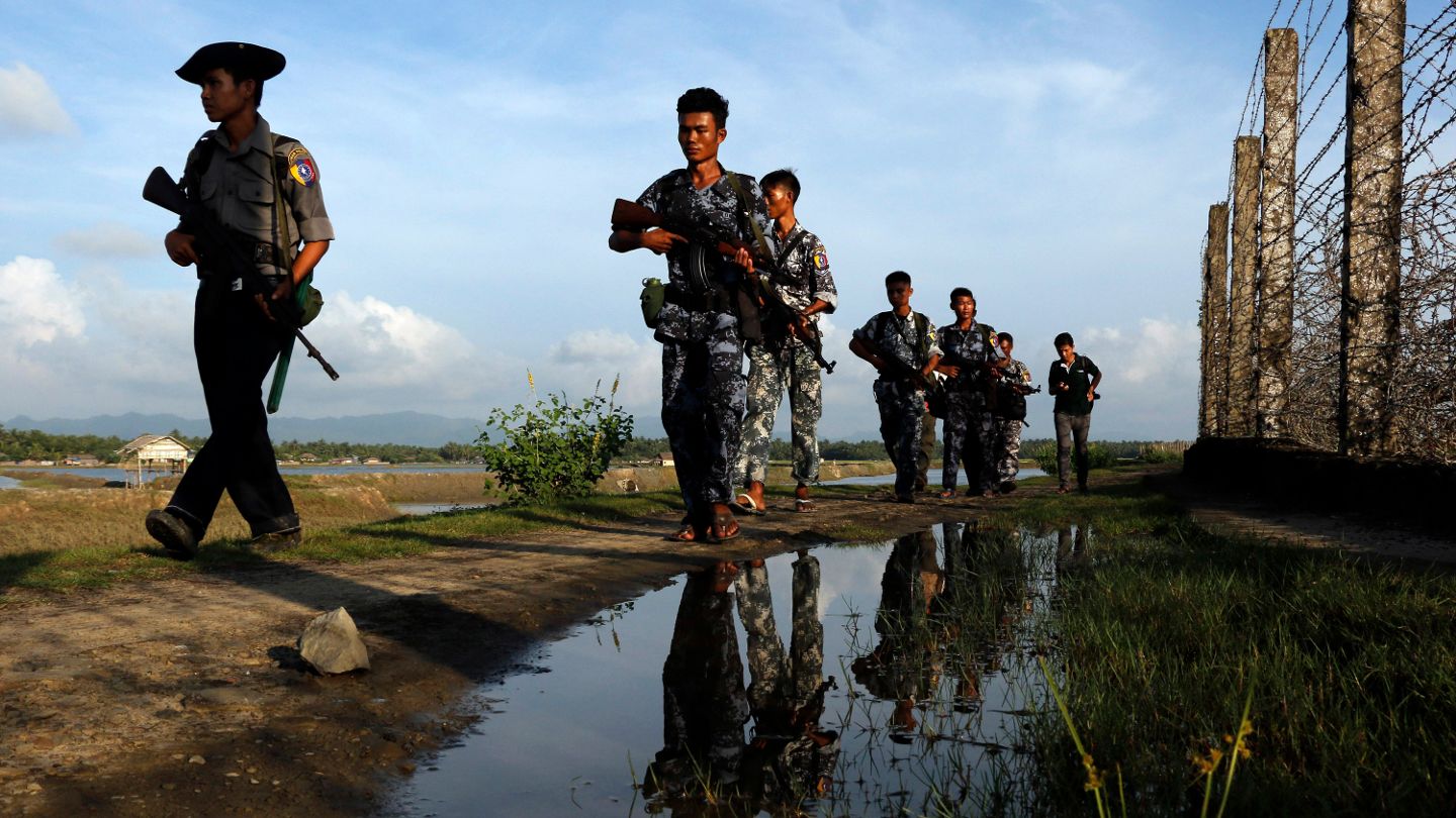 Image Myanmar police officers patrol in Maungdaw, Rakhine