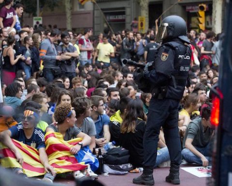 Image Catalonia vote to split from Spain approaches amid government crackdown