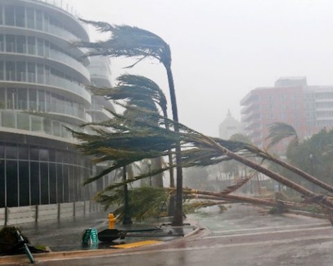 Image Florida economy, 4th largest in the US, 18th largest in the world braces for Irma impact (Alfredo Lee/AP)