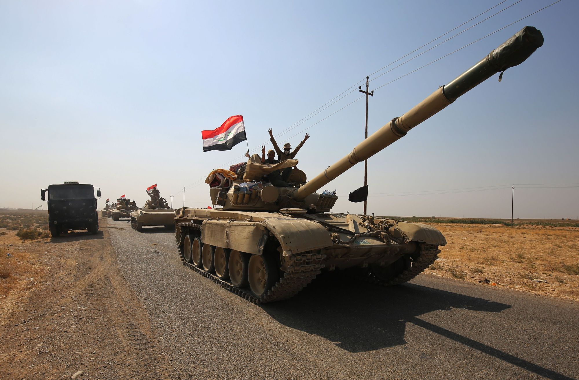 Image Iraqi forces drive towards Kurdish peshmerga positions on October 15, 2017, on the southern outskirts of Kirkuk. (AHMAD AL-RUBAYE / AFP)