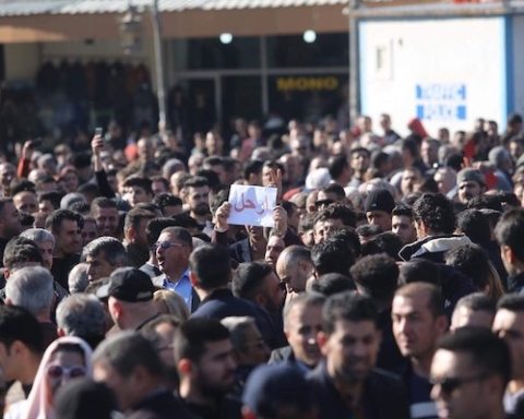 Thousands protest in Iraqi Kurdistan as government plans to cut salaries, again