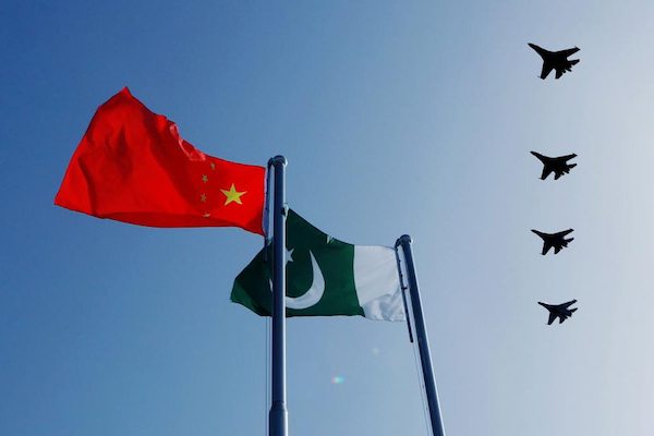 Image Pakistan pivots to China's currency following withdrawal of U.S. Aid [CHINA MILITARY ONLINE/LIU YINGHUA]