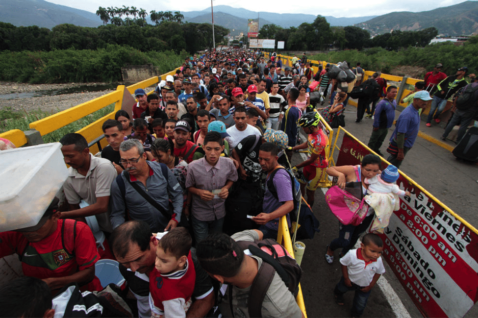 Image [Venezuelans at the Colombian border - AFP]