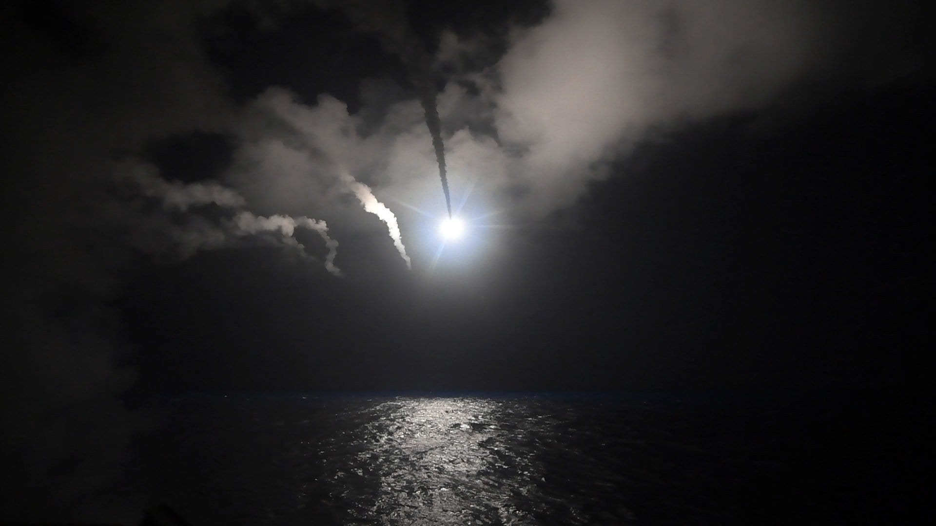 Image Guided-missile destroyer USS Porter (DDG 78) launches a tomahawk land attack missile in the Mediterranean Sea, Friday, April 7, 2017. (Image: Mass Communication Specialist 3rd Class Ford Williams/U.S. Navy)