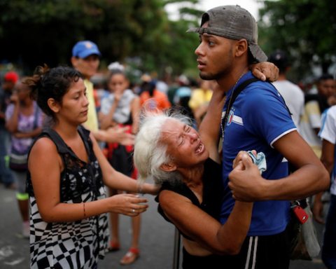 Image Prison fire and riots throw more chaos into Venezuelan presidential elections [REUTERS/Carlos Garcia Rawlins]