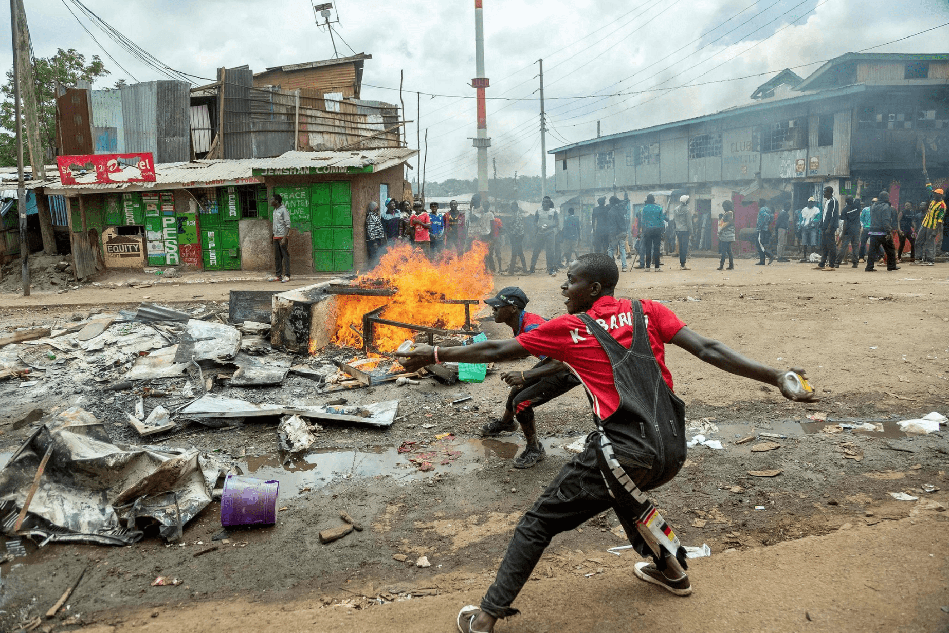 Image OPPOSITION SUPPORTERS PROTESTING IN A NAIROBI SLUM. [GEORGINA GOODWIN/AGENCE FRANCE-PRESSE]