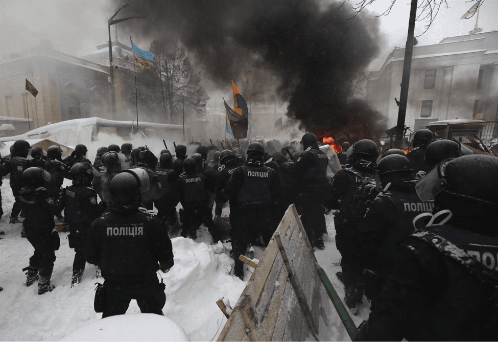 Image Police and anti-government protesters clashing on March 3rd, 2018. The anniversary of the Maidan revolution is in February. (NYT Photo)