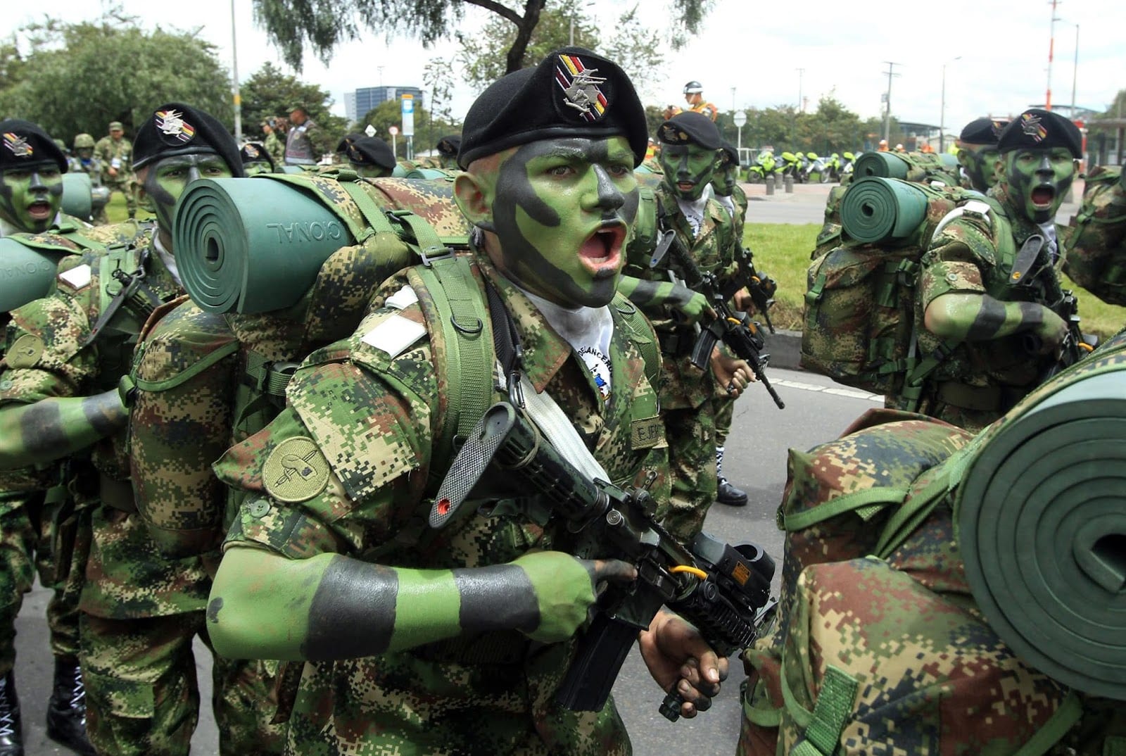 Image [Colombian soliders on parade in Bogota. Photo: Mauricio Duenas Castaneda]