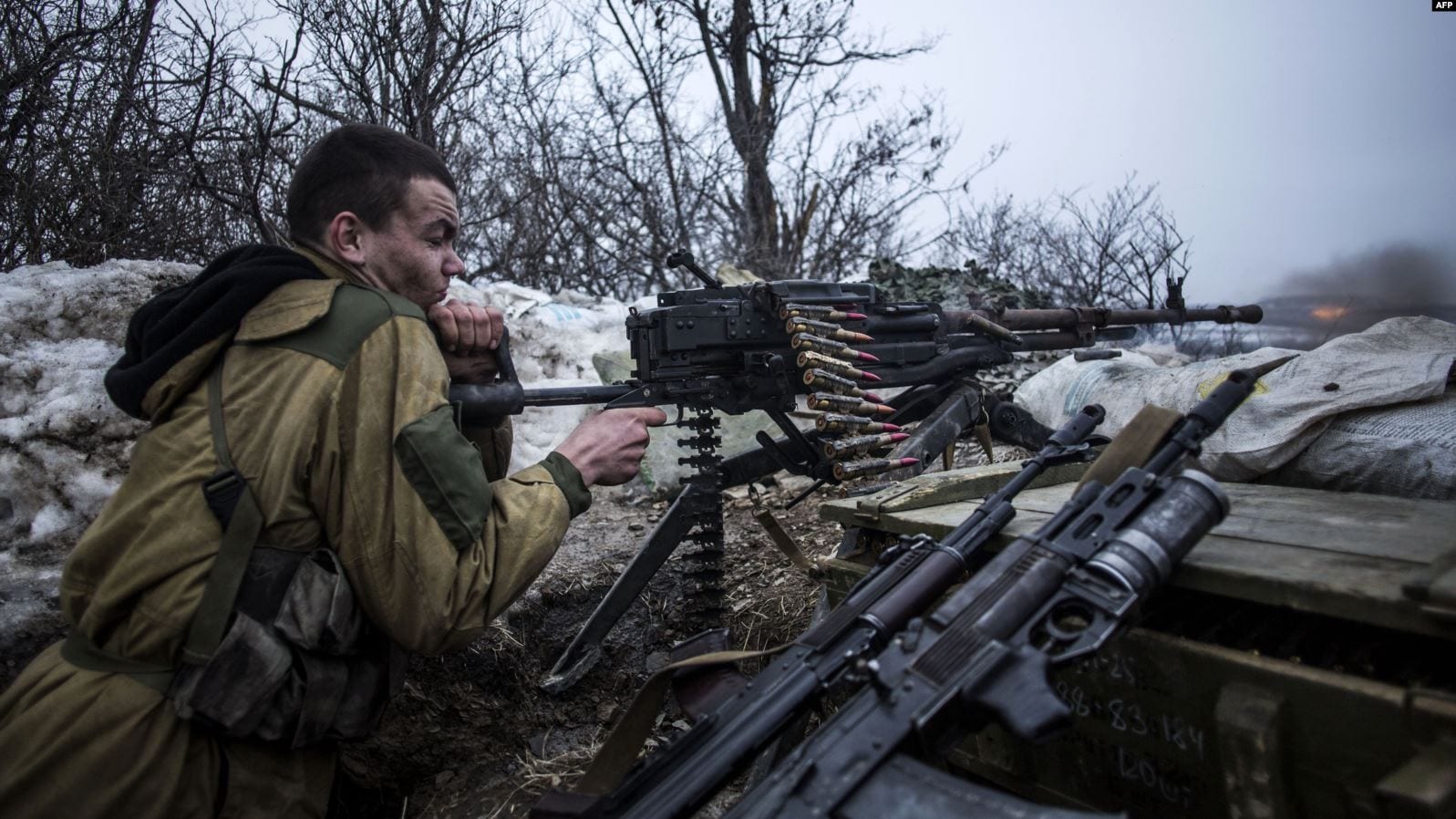 Image A pro-Russia separatist fires his machine gun toward Ukrainian Army positions near Debaltseve in late January 2015.